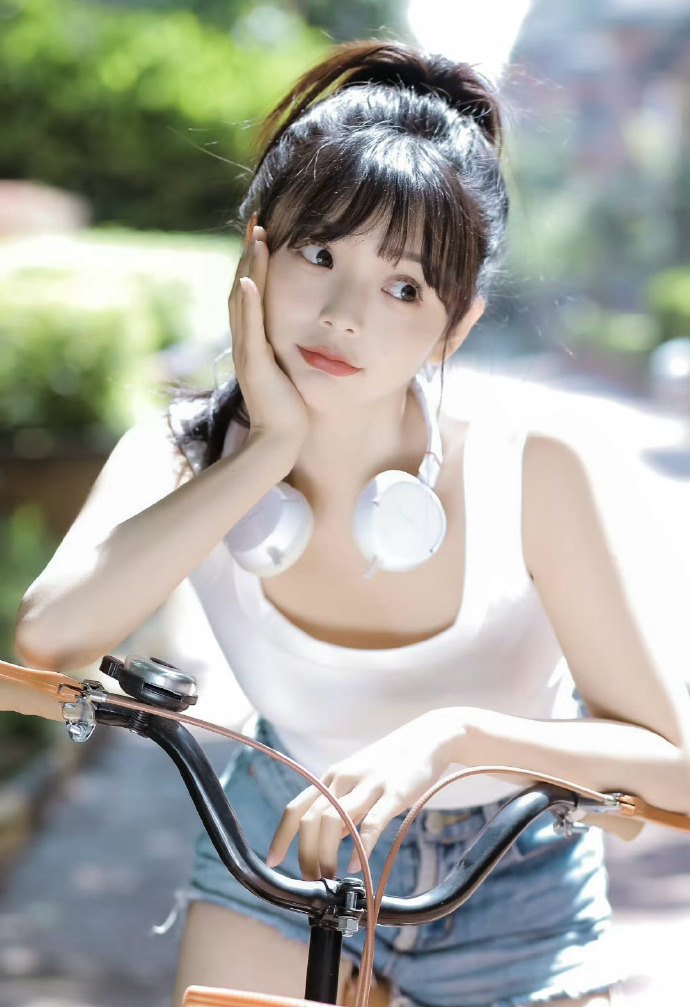 潜伏 封面