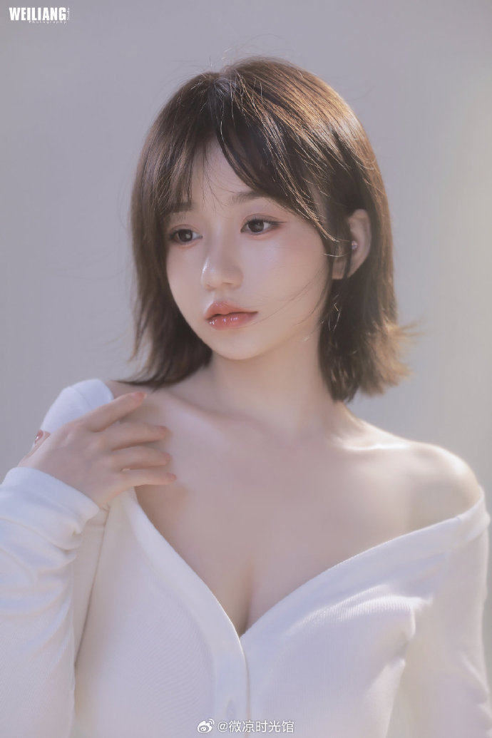 默默奉献的灰姑娘 封面